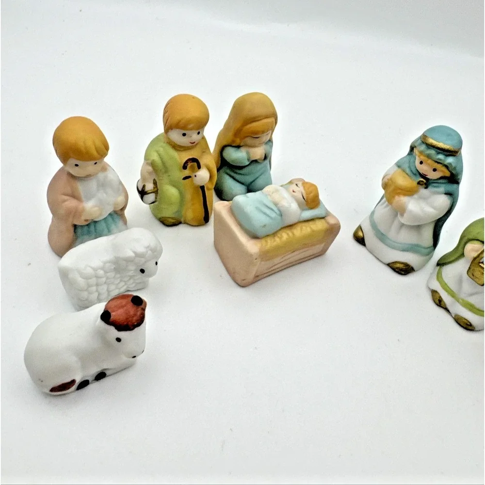 Vintage Pottery Ceramic‎ Mini Nativity Set Holy Family Figures 9 Pcs